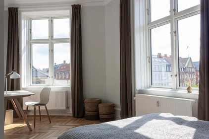 Cheap private room in København