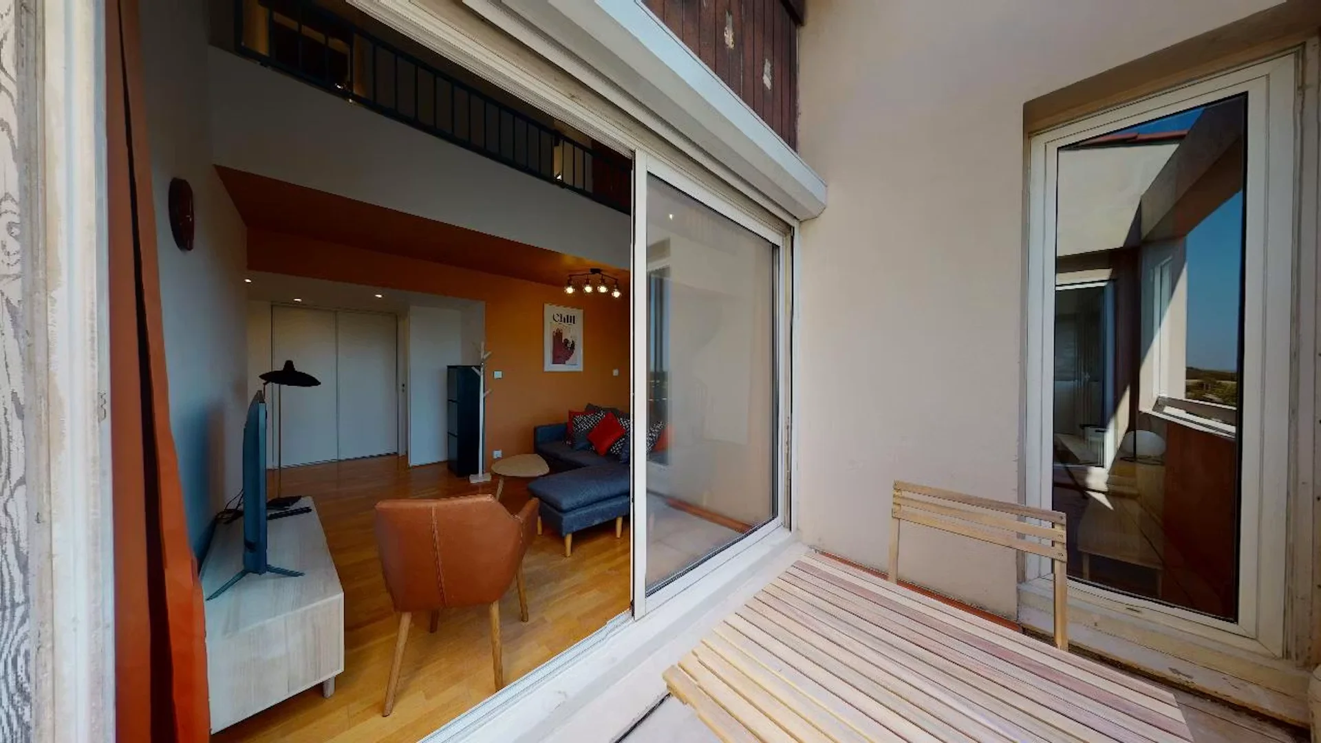 Comfortable and spacious student room in
