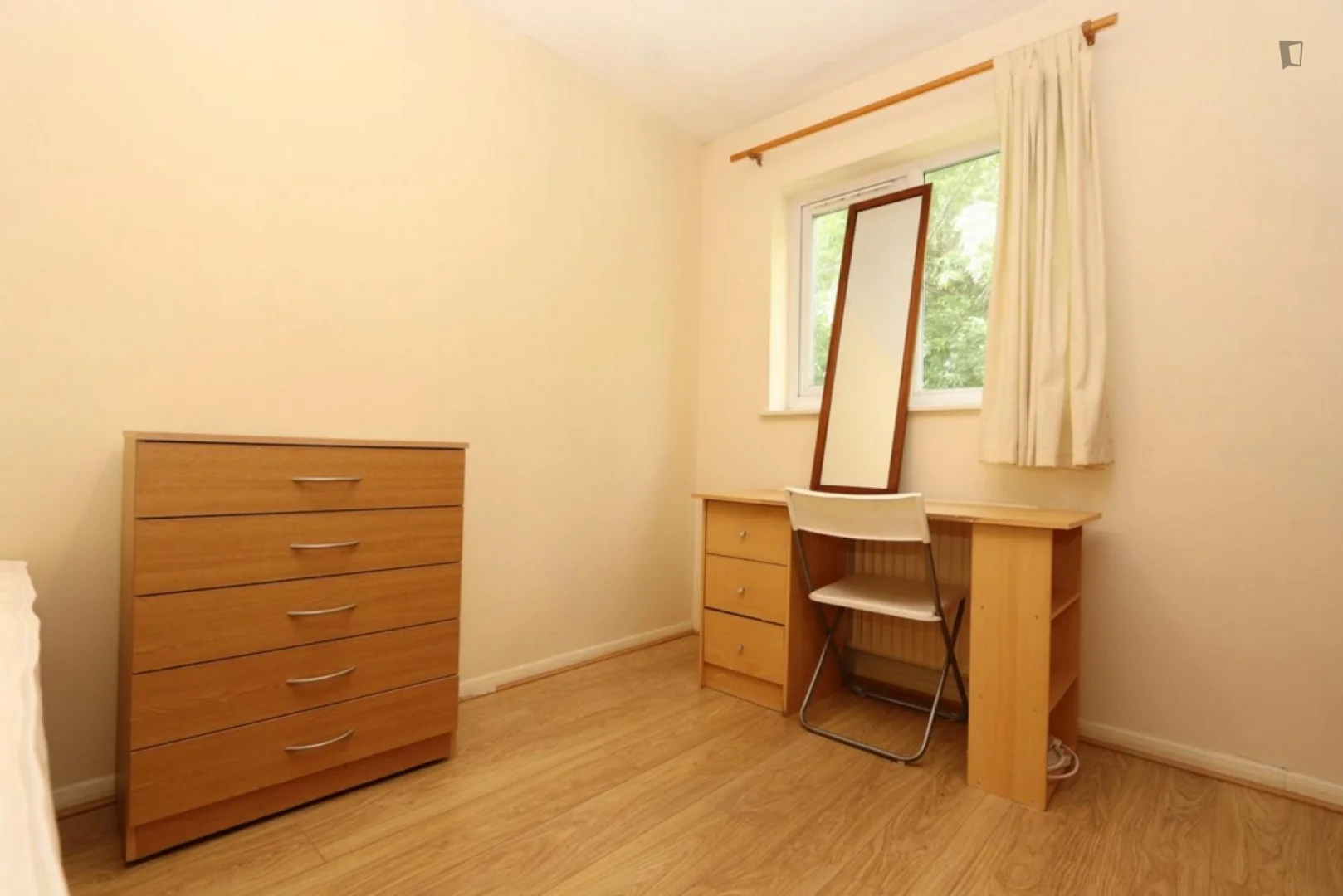 Bezahlbares Zimmer für Studenten mit ausreichender Beleuchtung in 