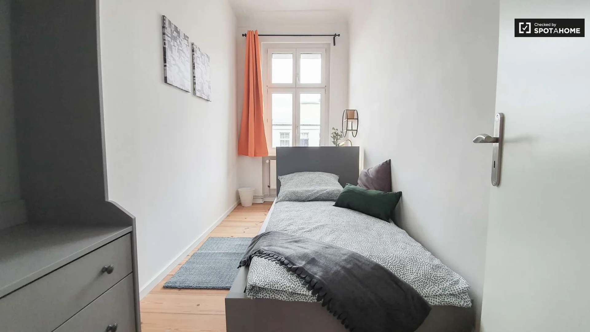 Habitación en apartamento estudiantil en alquiler en , completamente amueblado