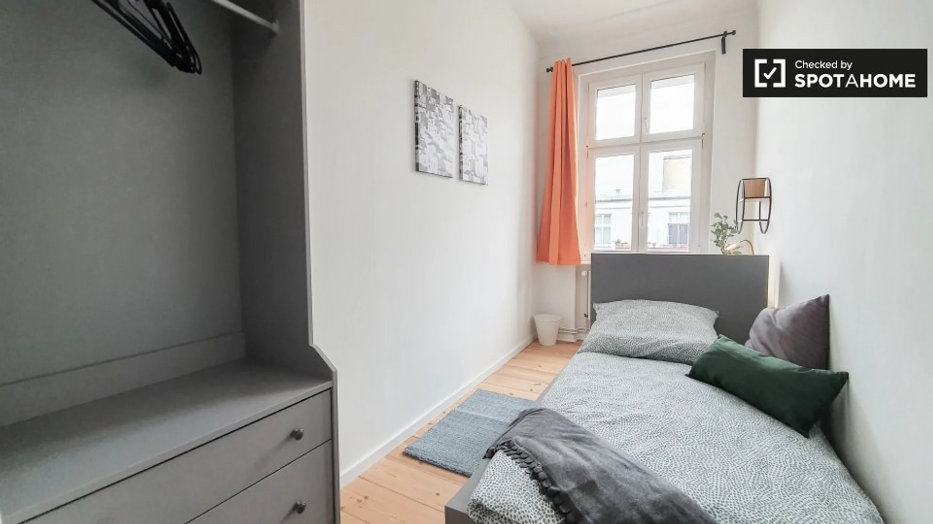 Habitación en apartamento estudiantil en alquiler en , completamente amueblado