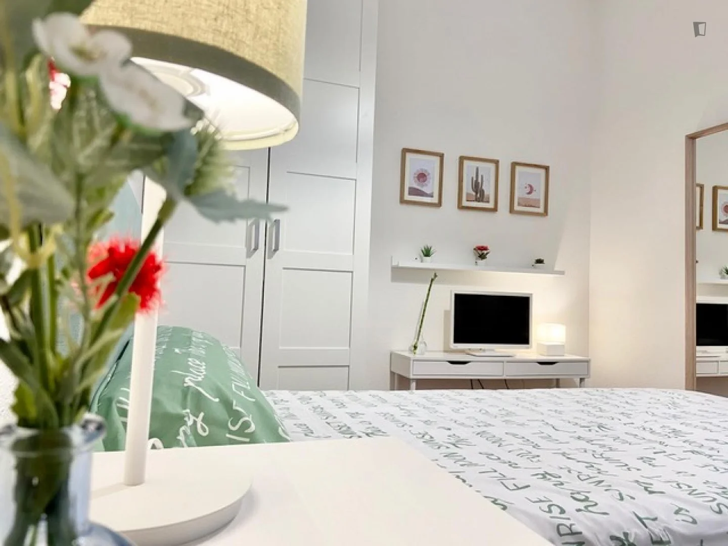 Chambre conviviale pour les étudiants dans  avec des équipements modernes