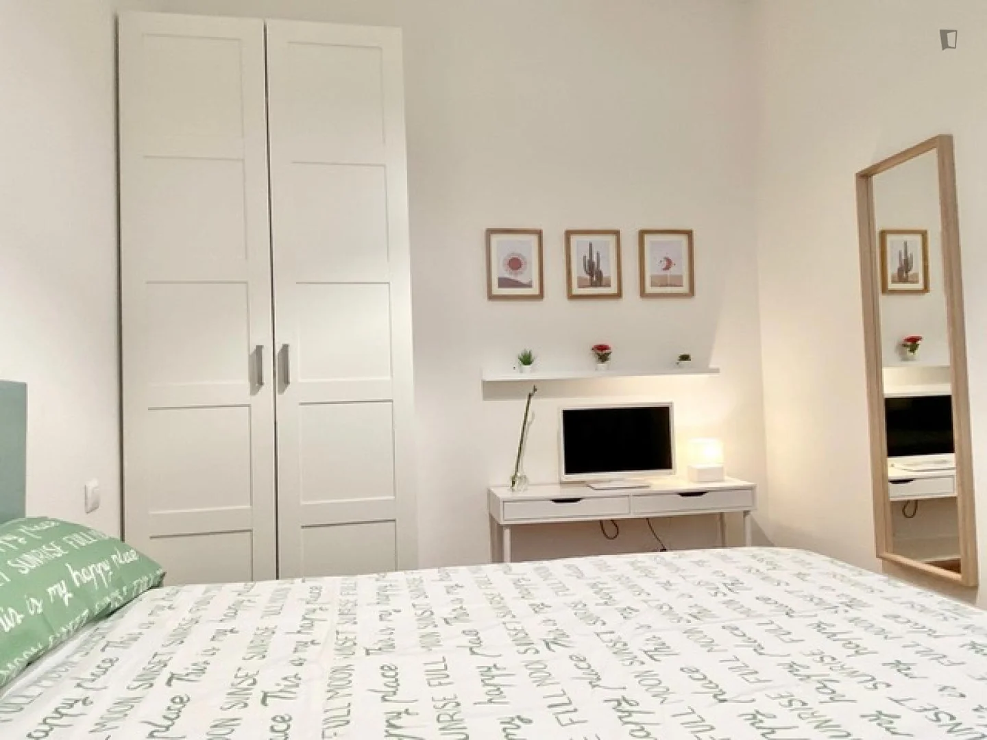 Chambre d'étudiant lumineuse et aérée avec accès facile à l'université dans 