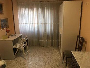 Habitación privada en Paseo de Canalejas, imagen 2 de 16