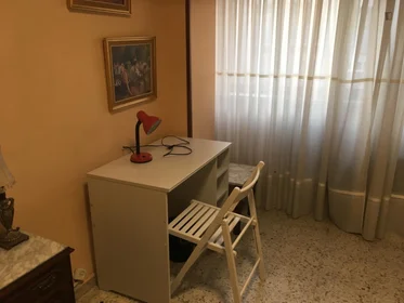 Habitación privada en Paseo de Canalejas, imagen 4 de 16
