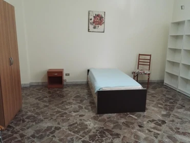 Helles Privatzimmer in Bari