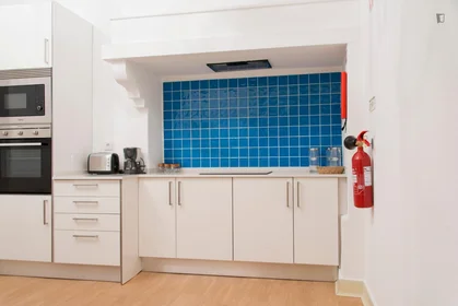 Chambre privée à Rua de São Nicolau, image 14 de 17