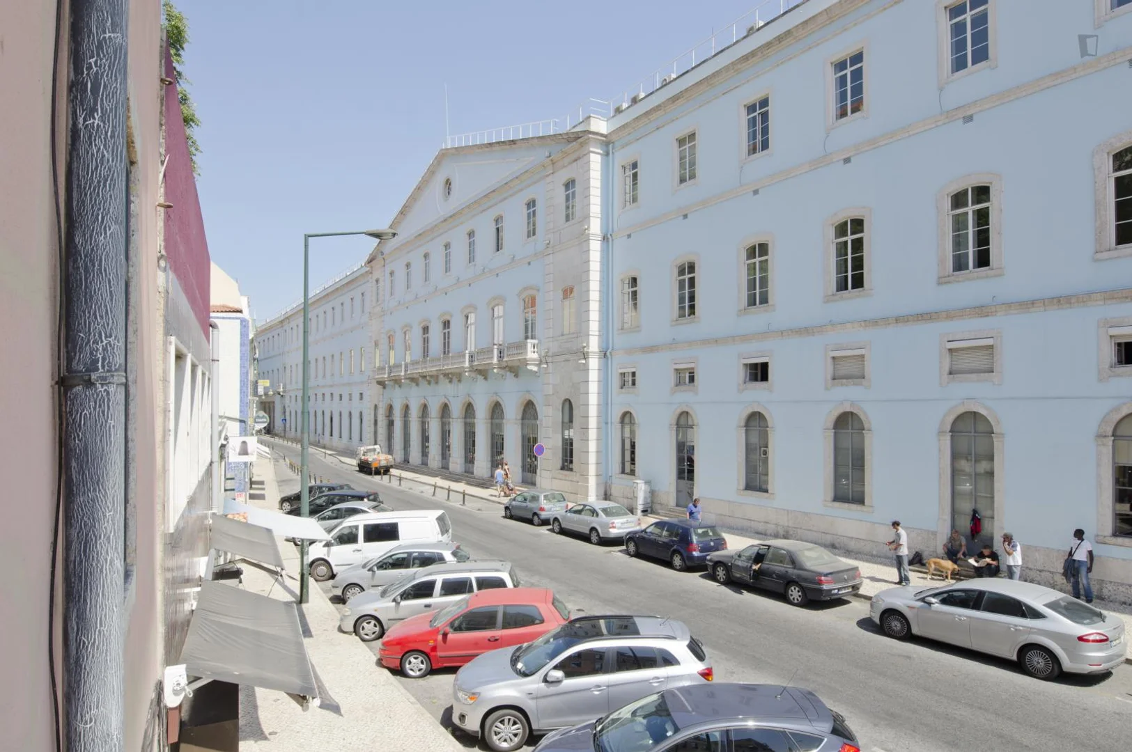 Habitación estudiantil luminosa y aireada con fácil acceso a la universidad en 