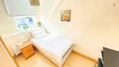 Chambre privée à Tower Street, image 1 de 11