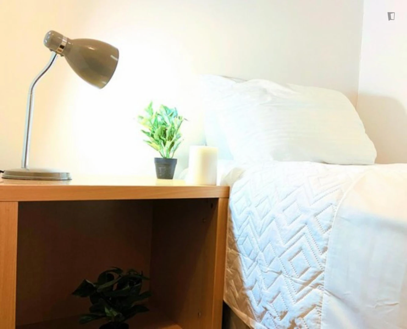 Student-friendly room in  with modern amenities