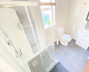 Quarto privado em Noonan Rd, The Lough, imagem 12 de 21