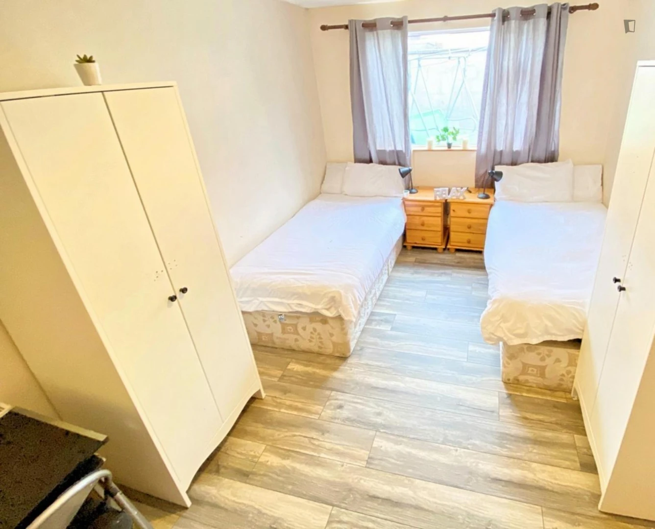 Zimmer in Studentenwohnung in  zu vermieten, voll möbliert