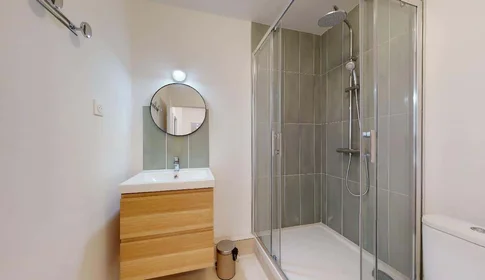 Private room at 2 Bd des Vignes de Marius, 13090 Aix-en-Provence, France, image 6 of 17