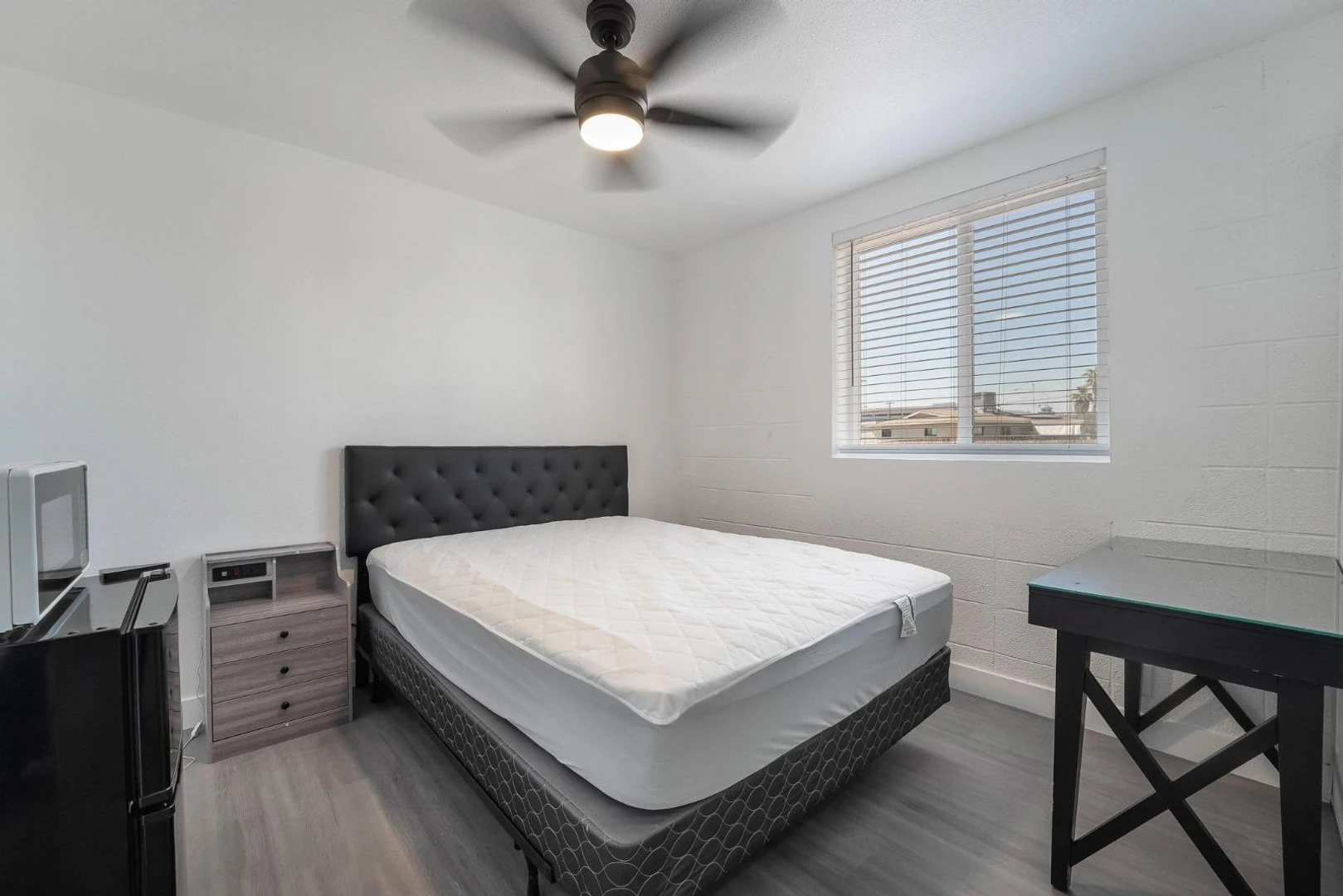 Comfortable and spacious student room in 