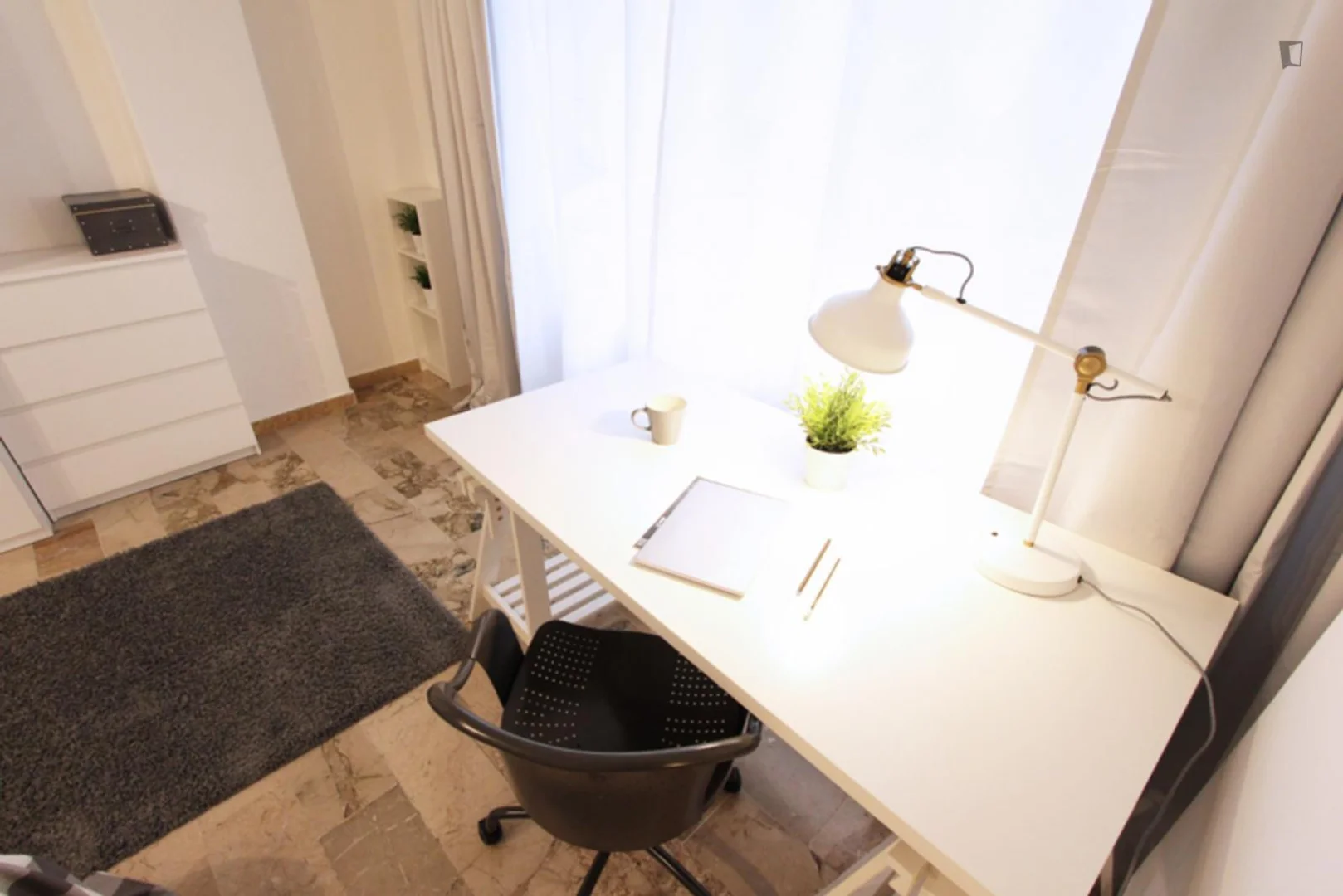 Habitación para estudiantes en  con área de estudio y facilidades compartidas