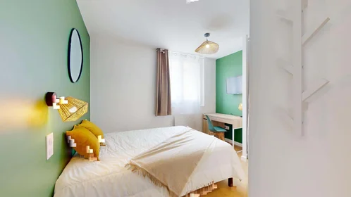 Privatzimmer in der 8 Rue Paul Bourget, 38100 Grenoble, France, bild 1 von 21
