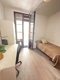 Quarto para alugar com cama de casal em Granada