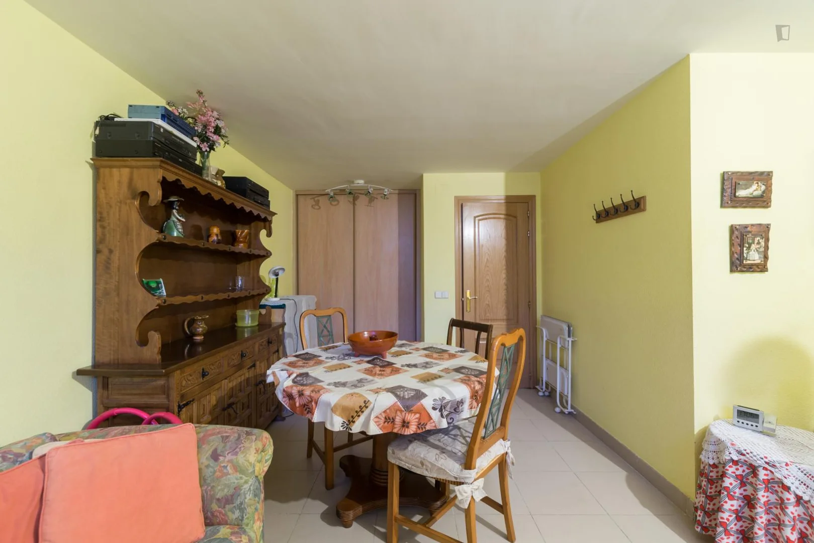 Quarto acolhedor para estudantes disponível em 