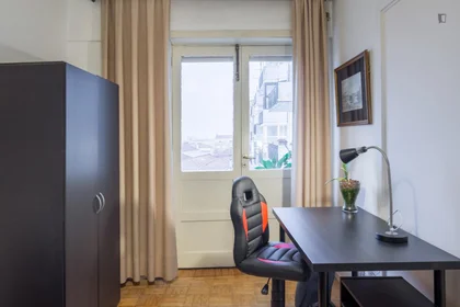 Private room at Rua de Diogo Cão, image 2 of 14