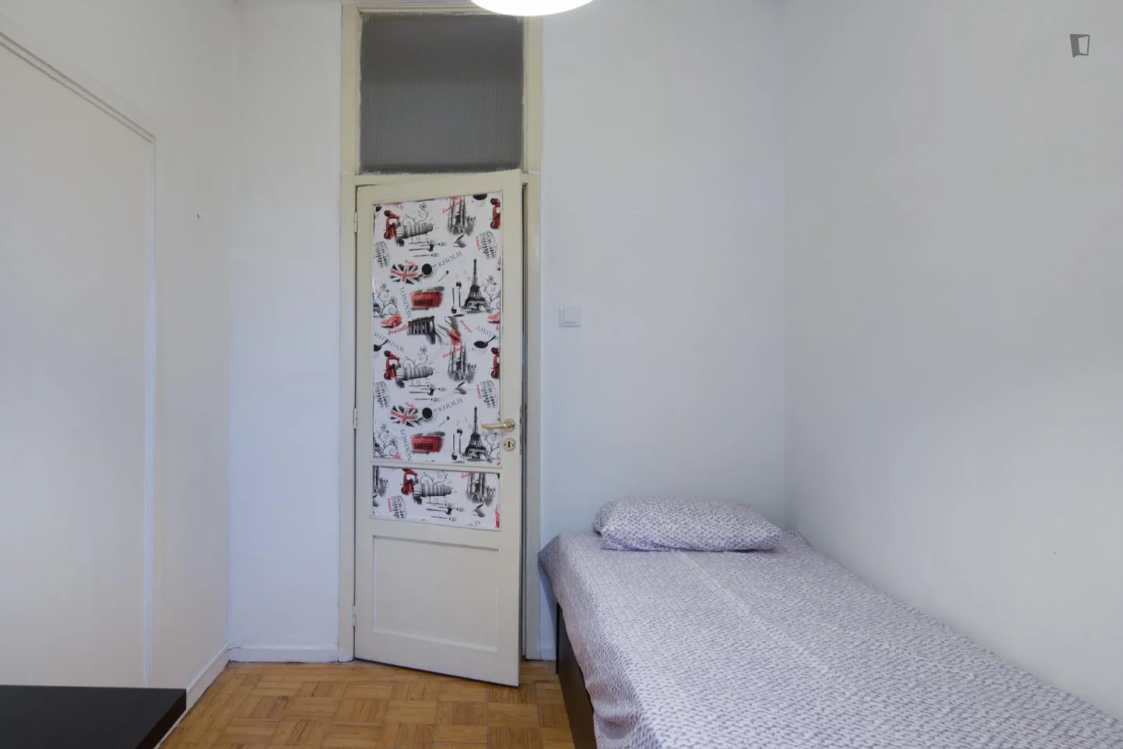Bright and airy student room with easy university access in 