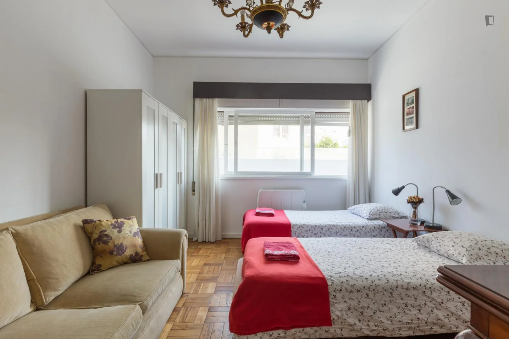 'de öğrenci dairesinde, tamamen mobilyalı kiralık oda