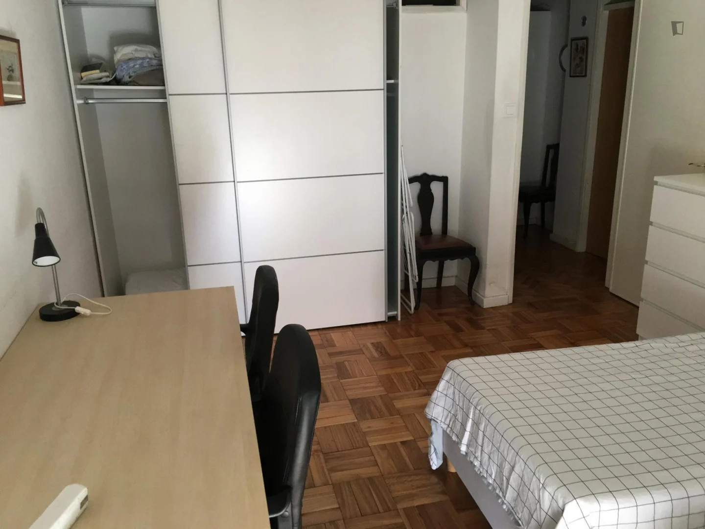 'de öğrenci dairesinde, tamamen mobilyalı kiralık oda