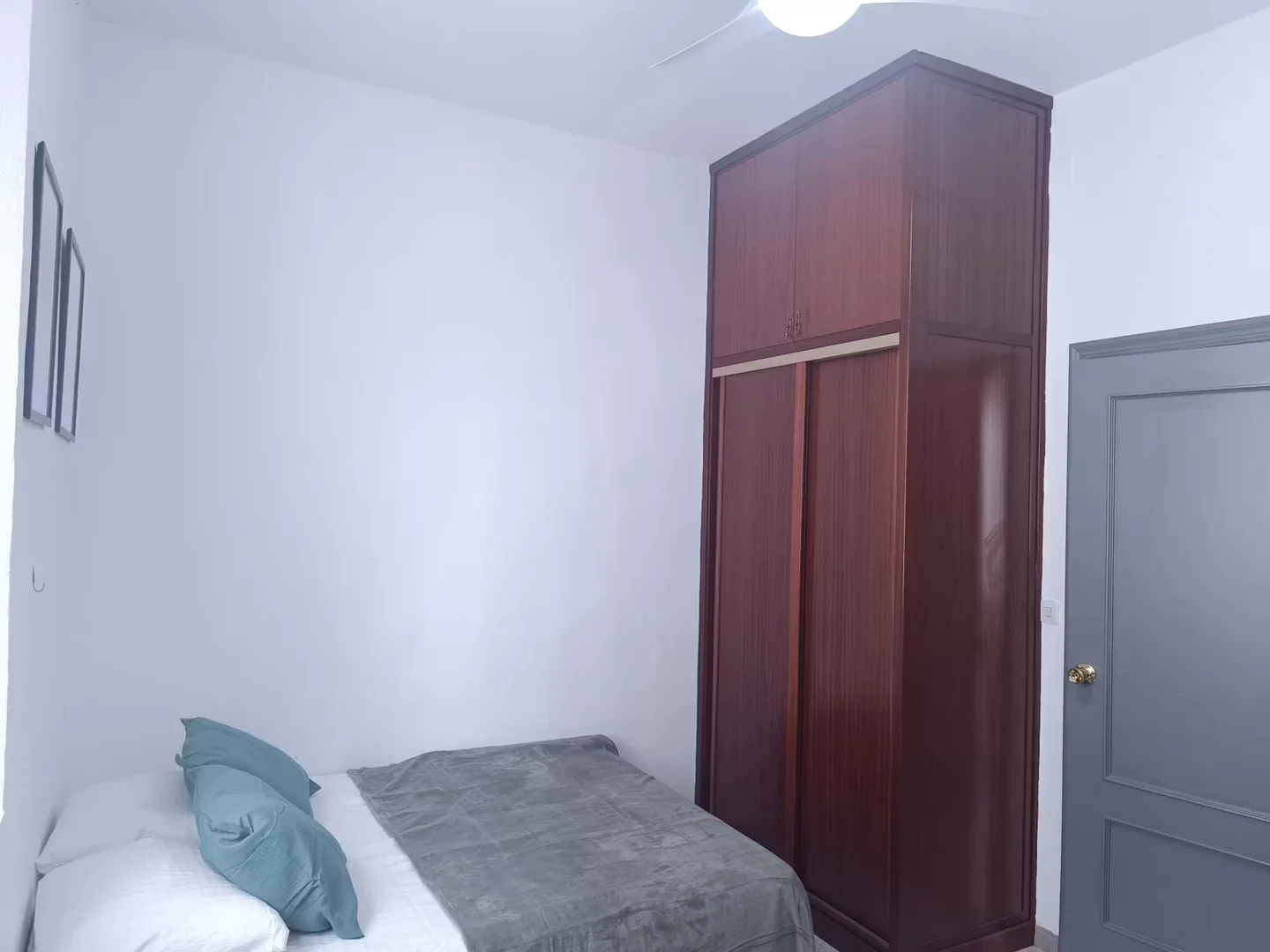  bölgesinde uygun konuma sahip ekonomik öğrenci odası