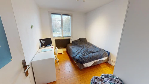 Chambre à louer avec lit double Grenoble