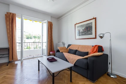 Alojamiento con 3 habitaciones en Nice