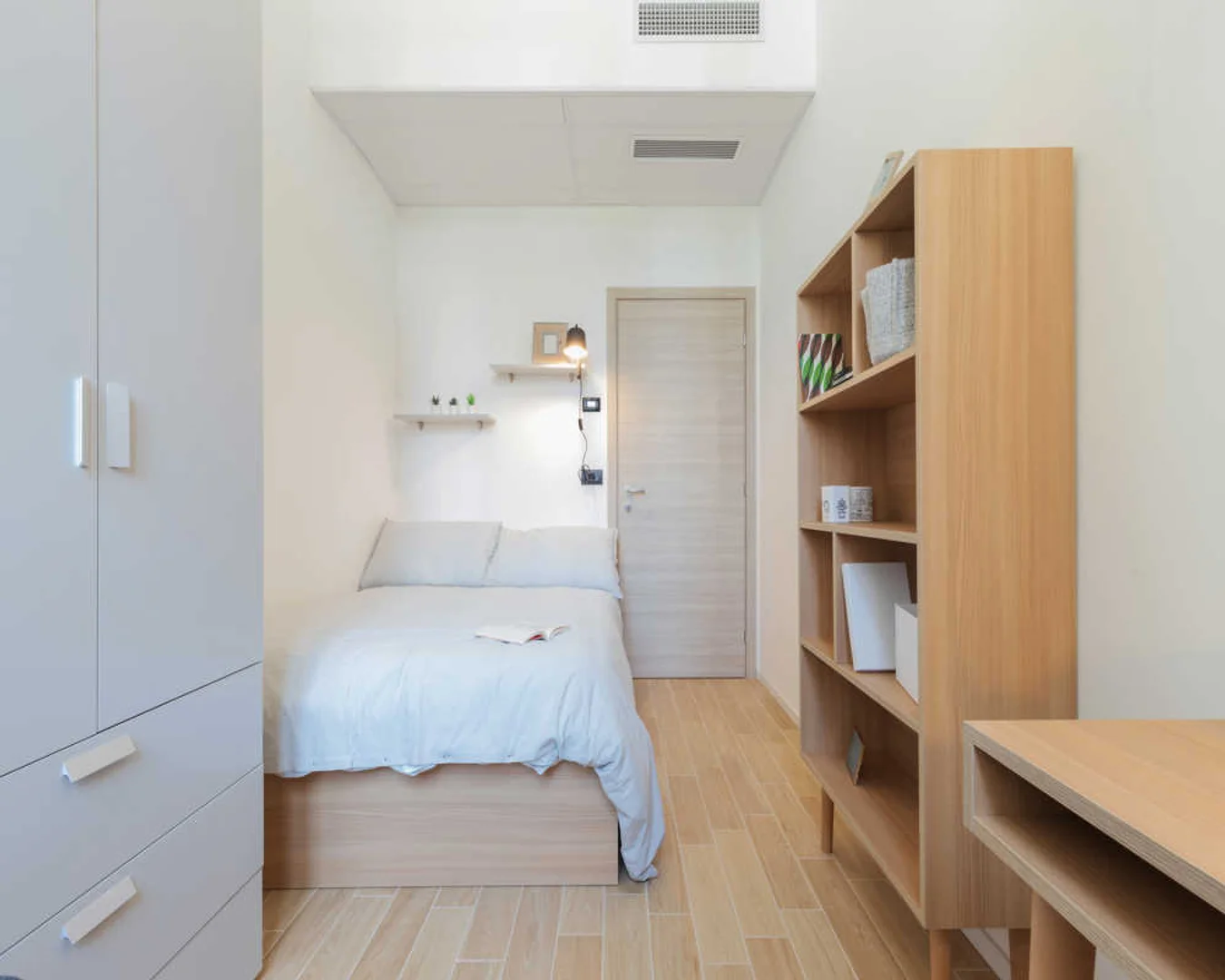 Funktionelles Studentenzimmer perfekt zum Studieren in 