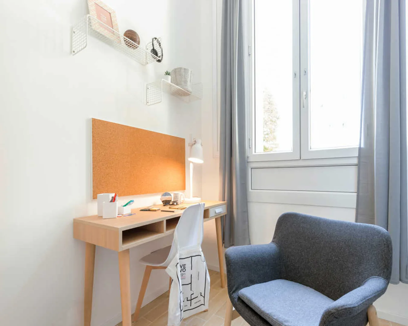 Funktionelles Studentenzimmer perfekt zum Studieren in 