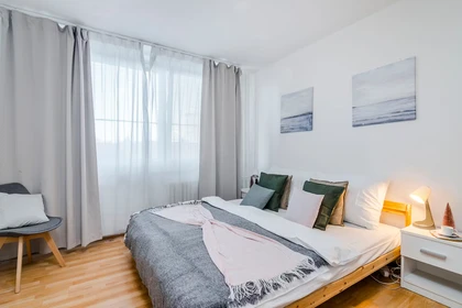 Quarto para alugar num apartamento partilhado em Praha