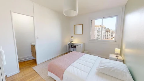 Chambre à louer dans un appartement en colocation à Clermont-ferrand