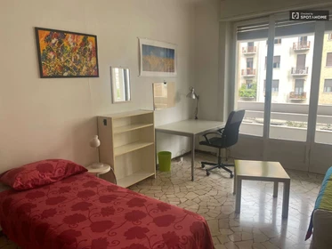 Room for rent in a shared flat in Milano