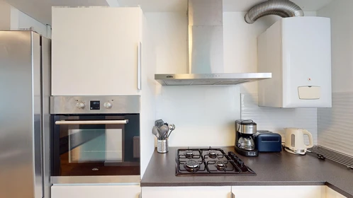 Prywatny pokój 6 Rue René Caillé, obraz 27 32