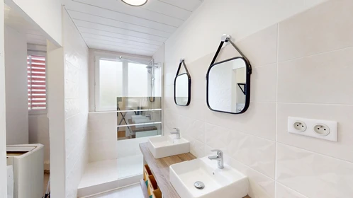Prywatny pokój 6 Rue René Caillé, obraz 28 32