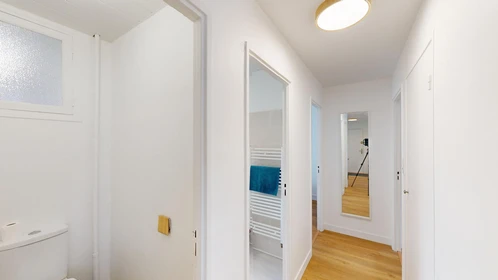 Prywatny pokój 6 Rue René Caillé, obraz 30 32