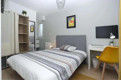 Private room at 43 Rue Félix Menetrier, 44300 Nantes, France, image 1 of 10