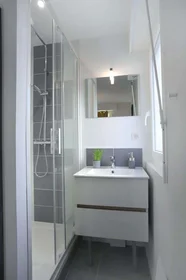 Private room at 43 Rue Félix Menetrier, 44300 Nantes, France, image 3 of 10
