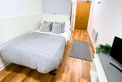 Room for rent with double bed Liverpool