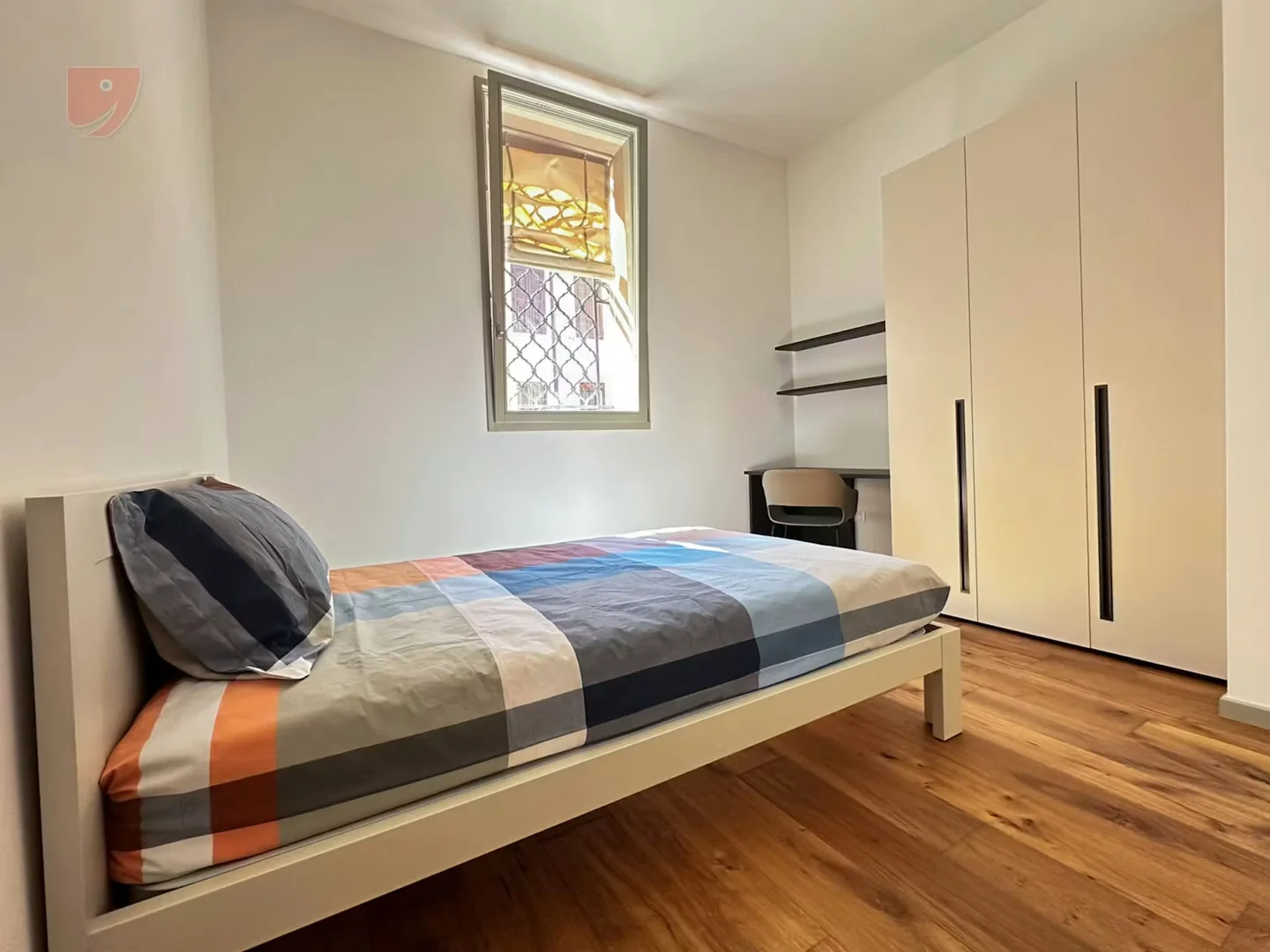 Habitación acogedora para estudiantes disponible en