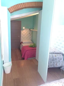 Shared room at Via San Zanobi, , image 1 of 10