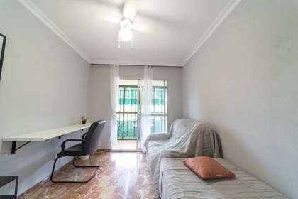 Quarto para alugar com cama de casal em Sevilla