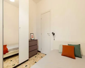 Quarto privado em Via Vetta D'Italia, Porta Magenta, imagem 1 de 10