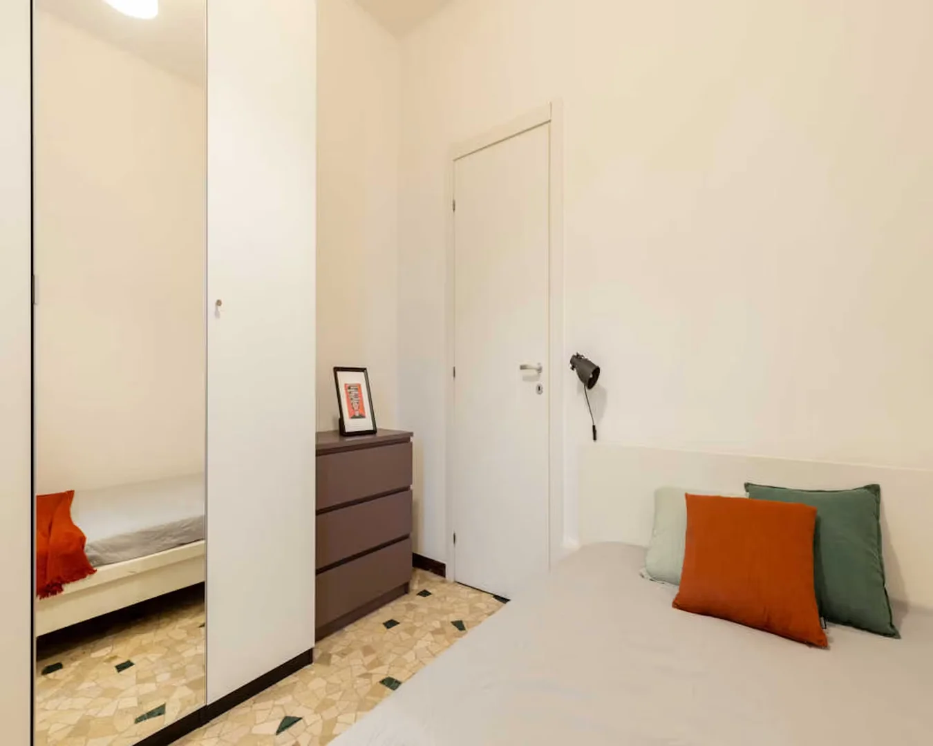 Quarto para alugar em apartamento de estudantes em , totalmente mobilado