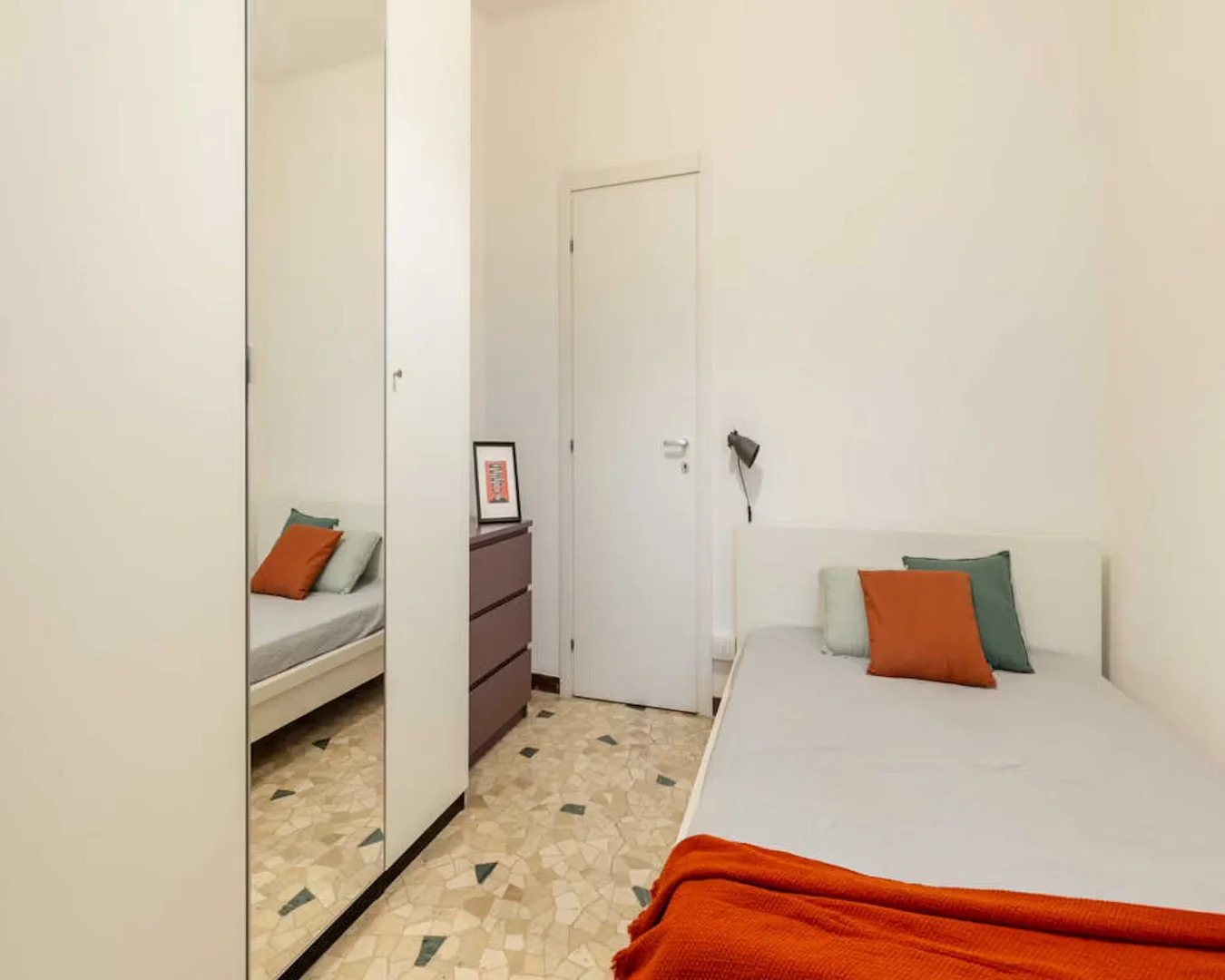 Quarto amigo do estudante em  com comodidades modernas