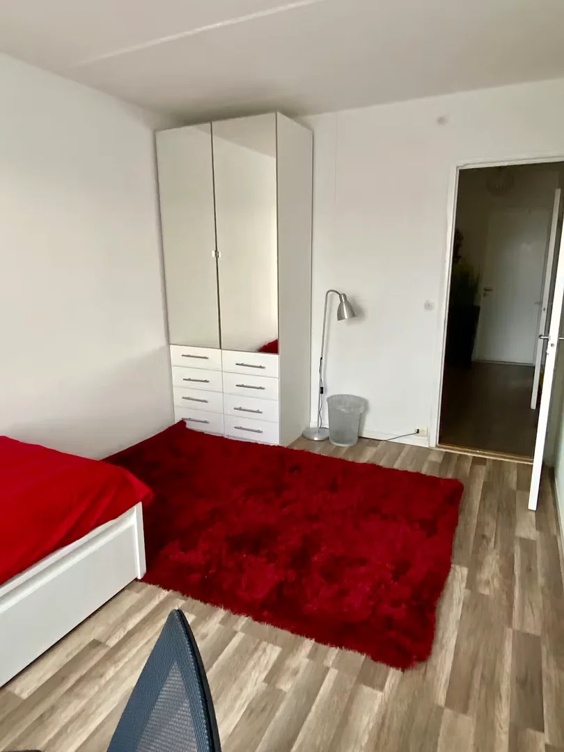 Functional student room perfect for studying in