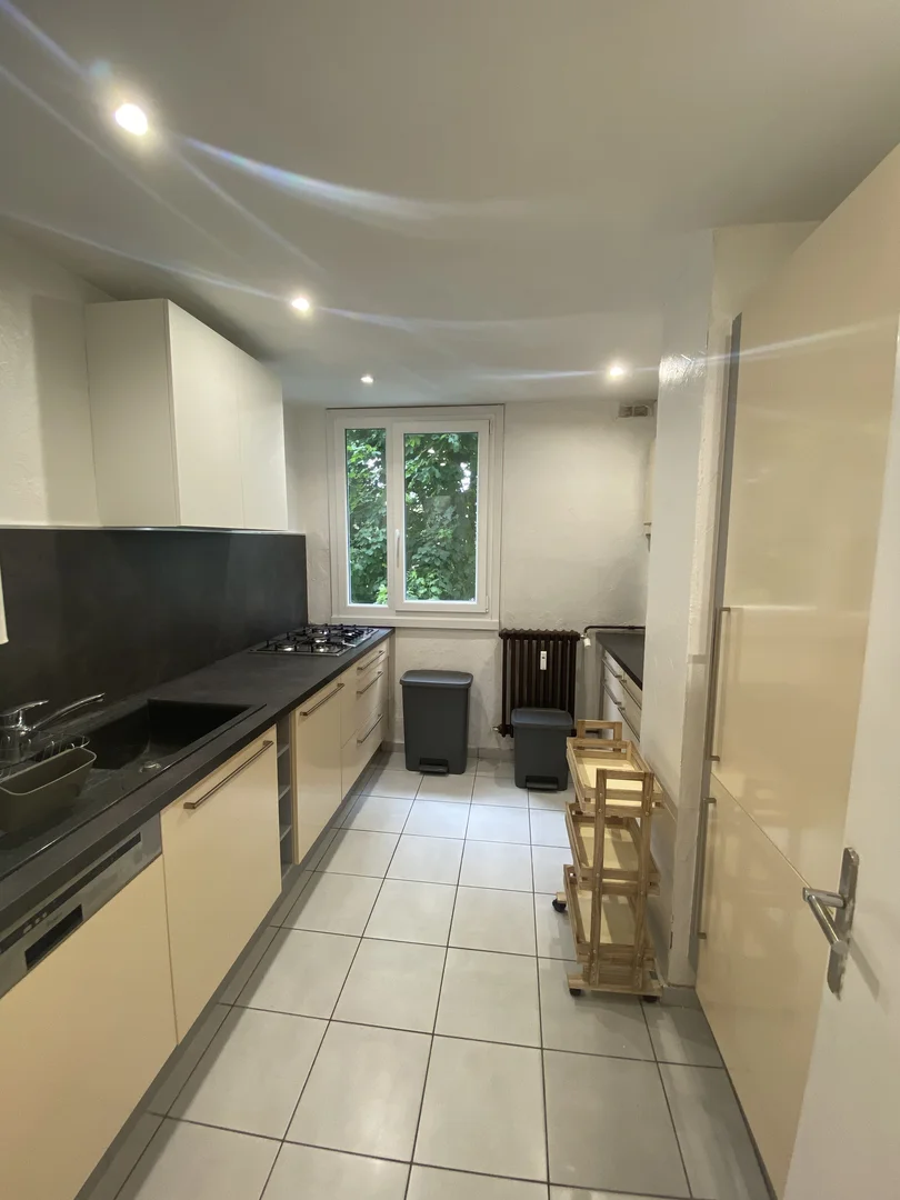 Economical student room with convenient location in 