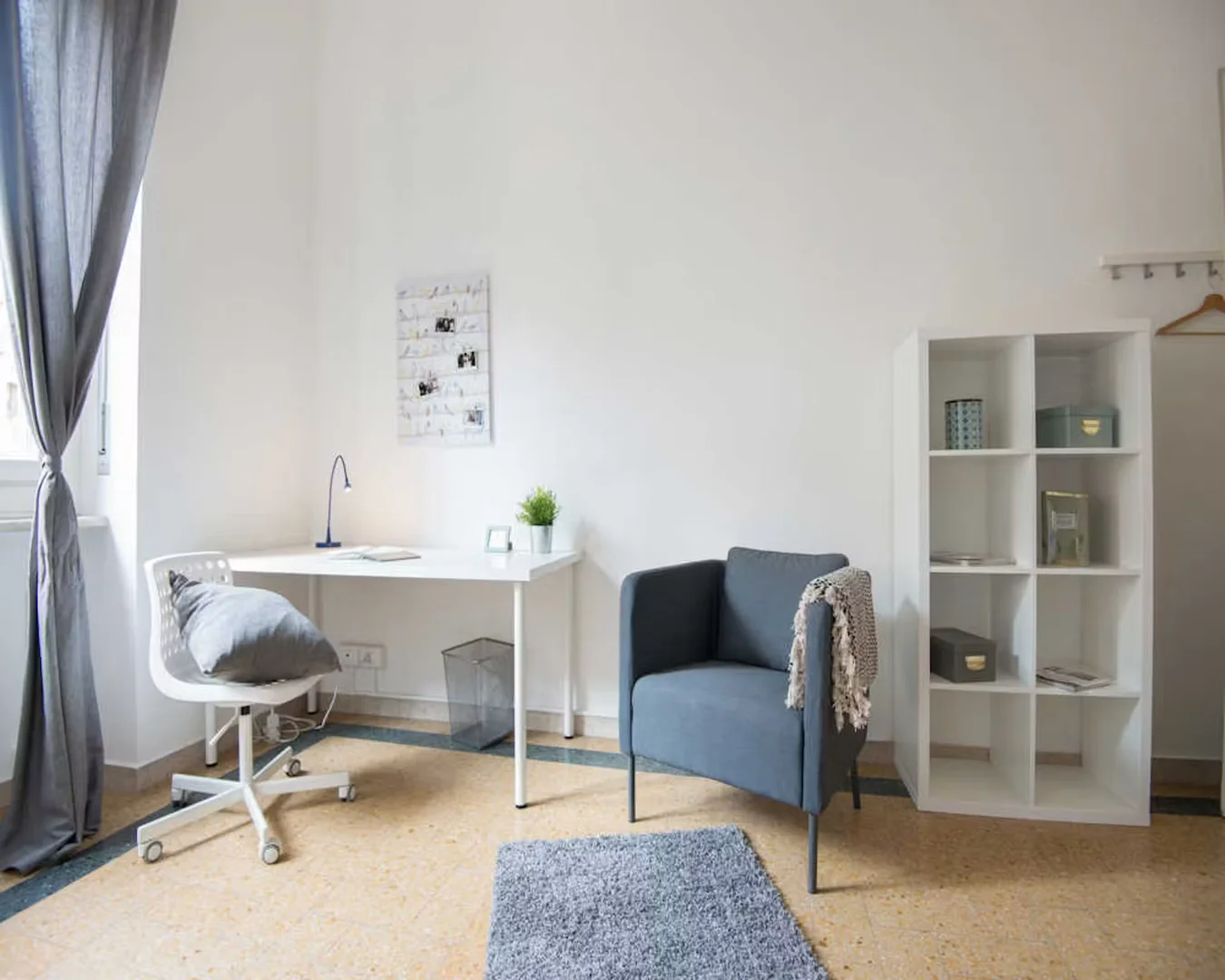 Quarto de estudante funcional perfeito para estudar em