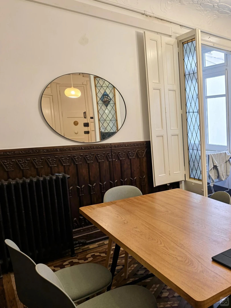 Room for rent in student apartment in , fully furnished